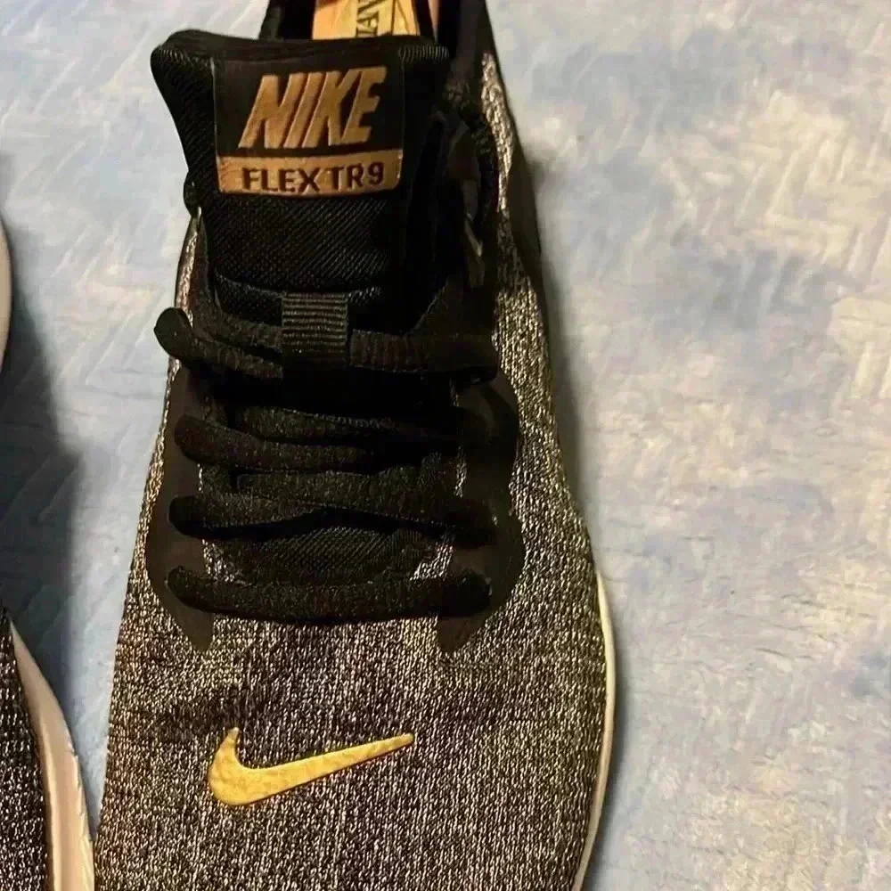 👟 NWOT Men’s Nike Flex Trainer 9 In Black & Metallic Gold-Size 8.5